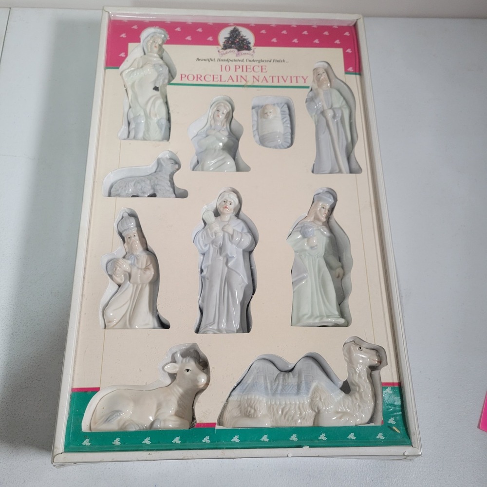 Dynasty Classics Holiday Classics Handpainted 10 Piece Nativity Set Vintage 0567